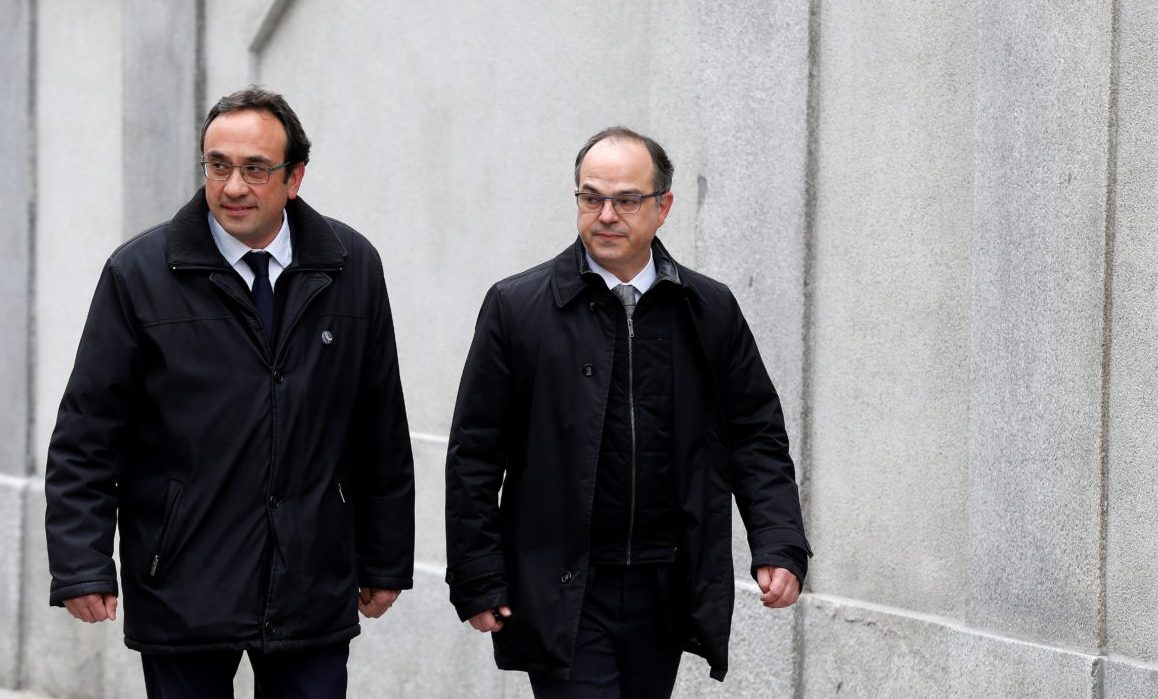 Supremo espanhol aplica prisão efetiva sem fiança a cinco políticos separatistas