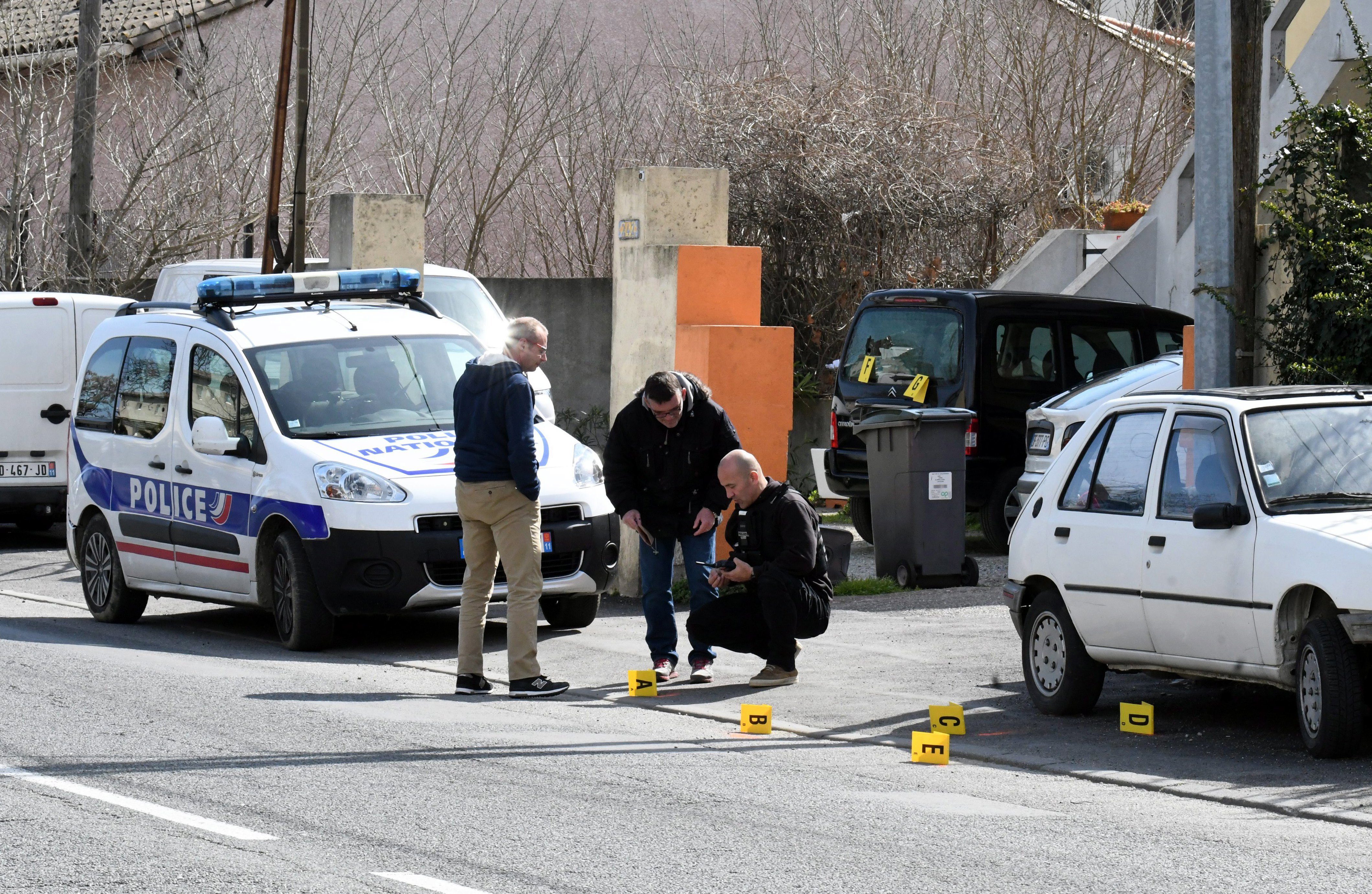 Polícia confirma dois mortos e uma dezena de feridos em sequestro em França