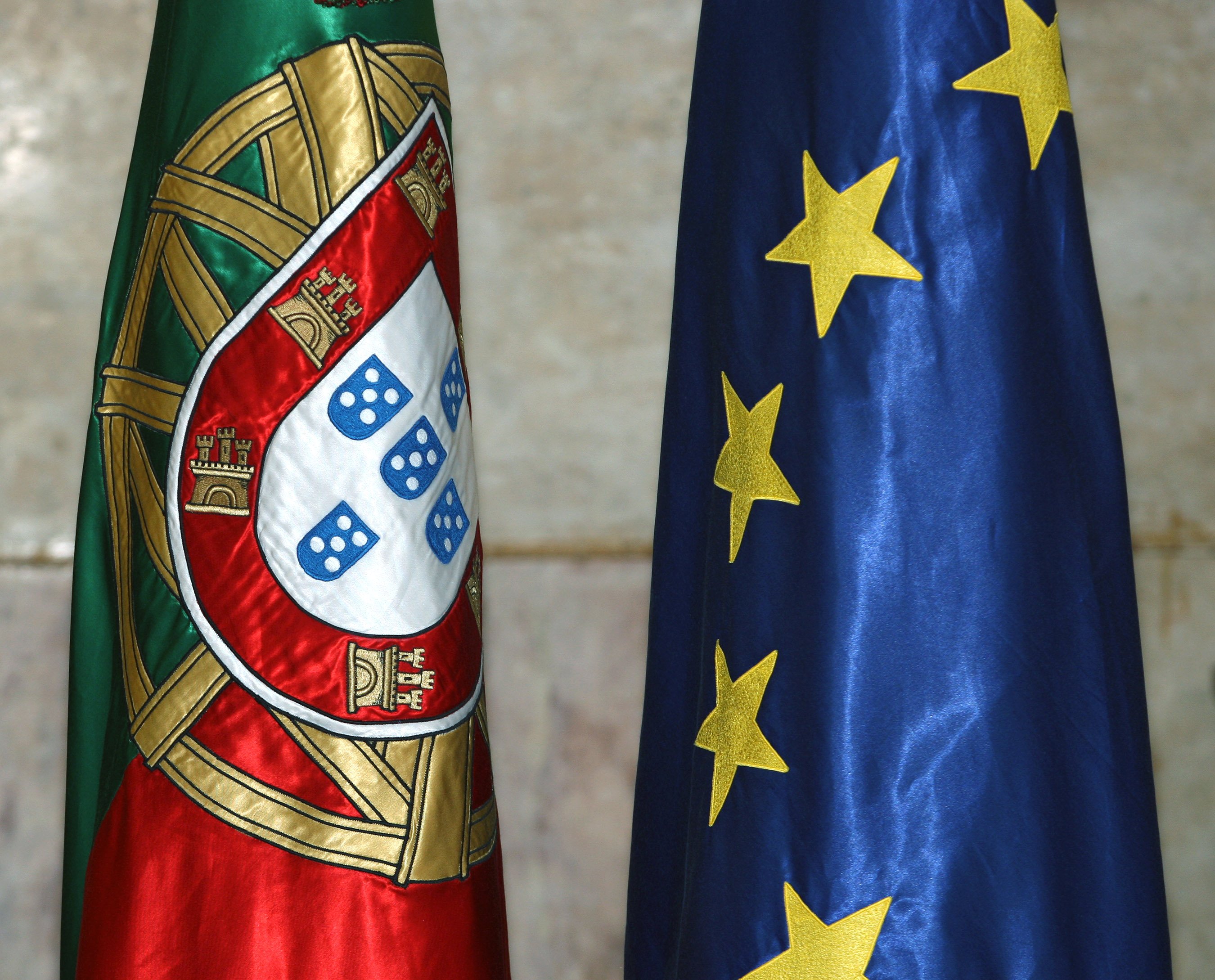 Bruxelas desagrava processo de desequilíbrios macroeconómicos a Portugal
