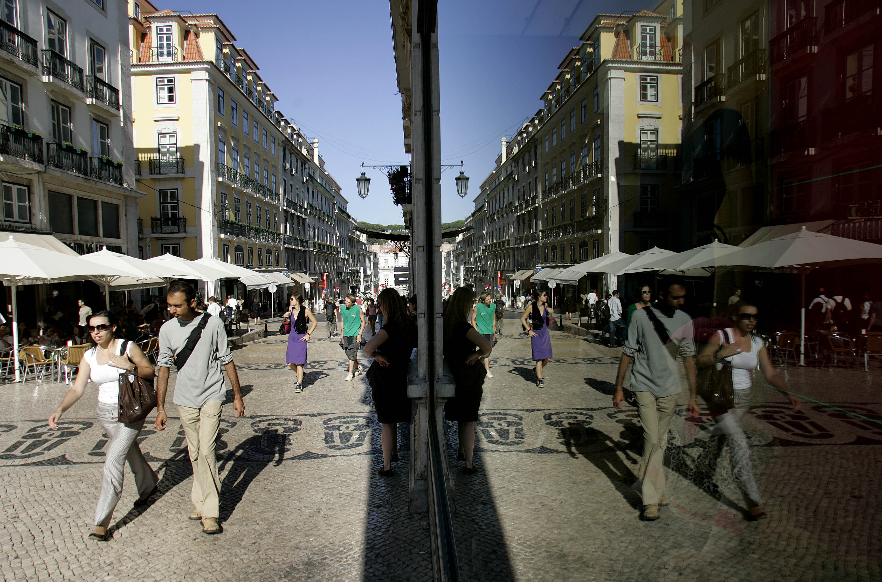 Abatimento de piso de &#8220;dimensões consideráveis&#8221; na rua Garrett, Lisboa