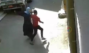 Vídeo: Mulher vítima de assédio na rua vira-se contra o agressor