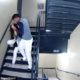 Jogador de basebol filmado a agredir a namorada por câmera de video-vigilância