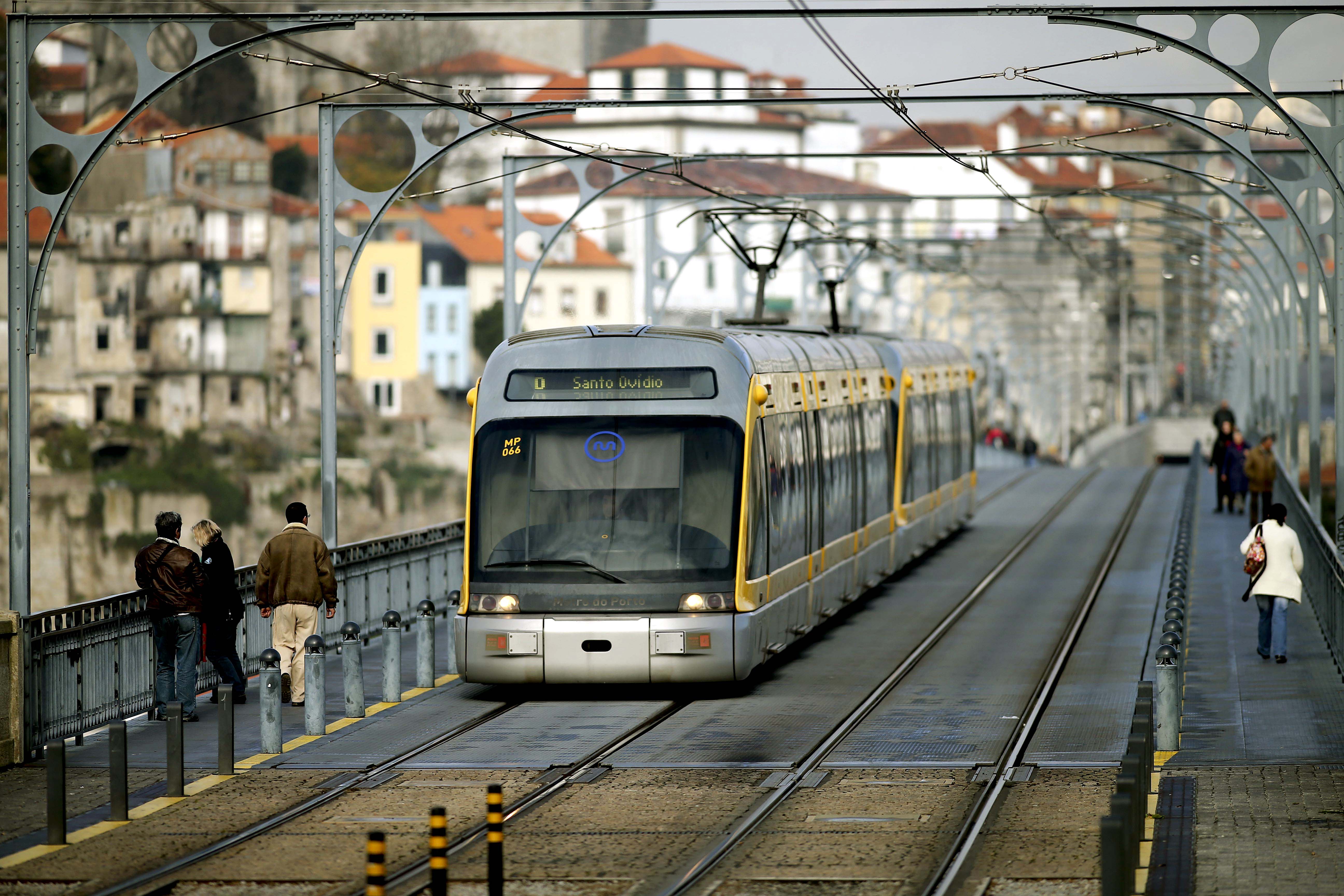 Metade das viaturas do Metro do Porto parada devido à greve na EMEF