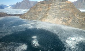 Cientistas medem concentração recorde de microplásticos no gelo do mar Ártico