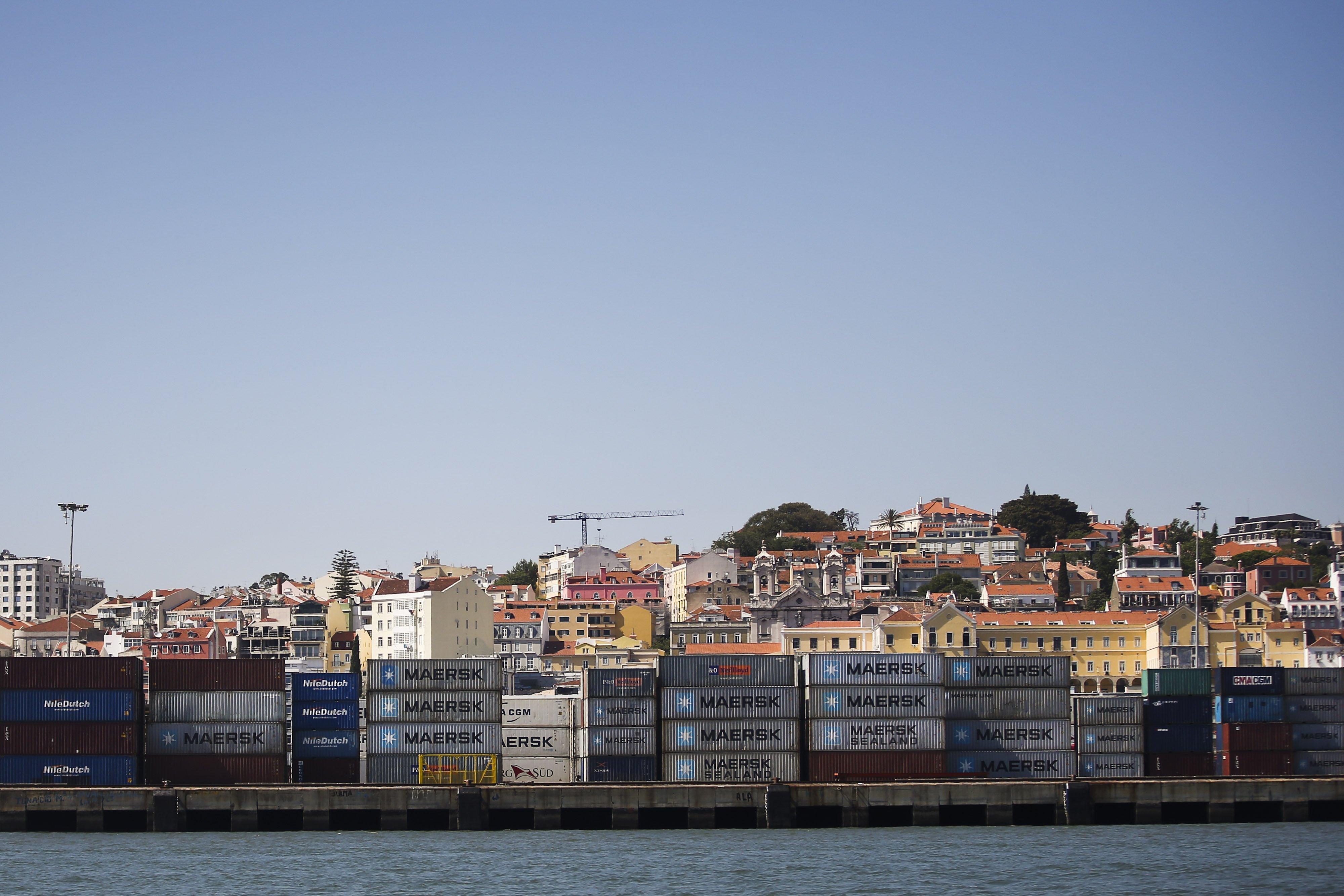 Carga nos portos do continente cai 8% até fevereiro interrompendo crescimentos desde 2012