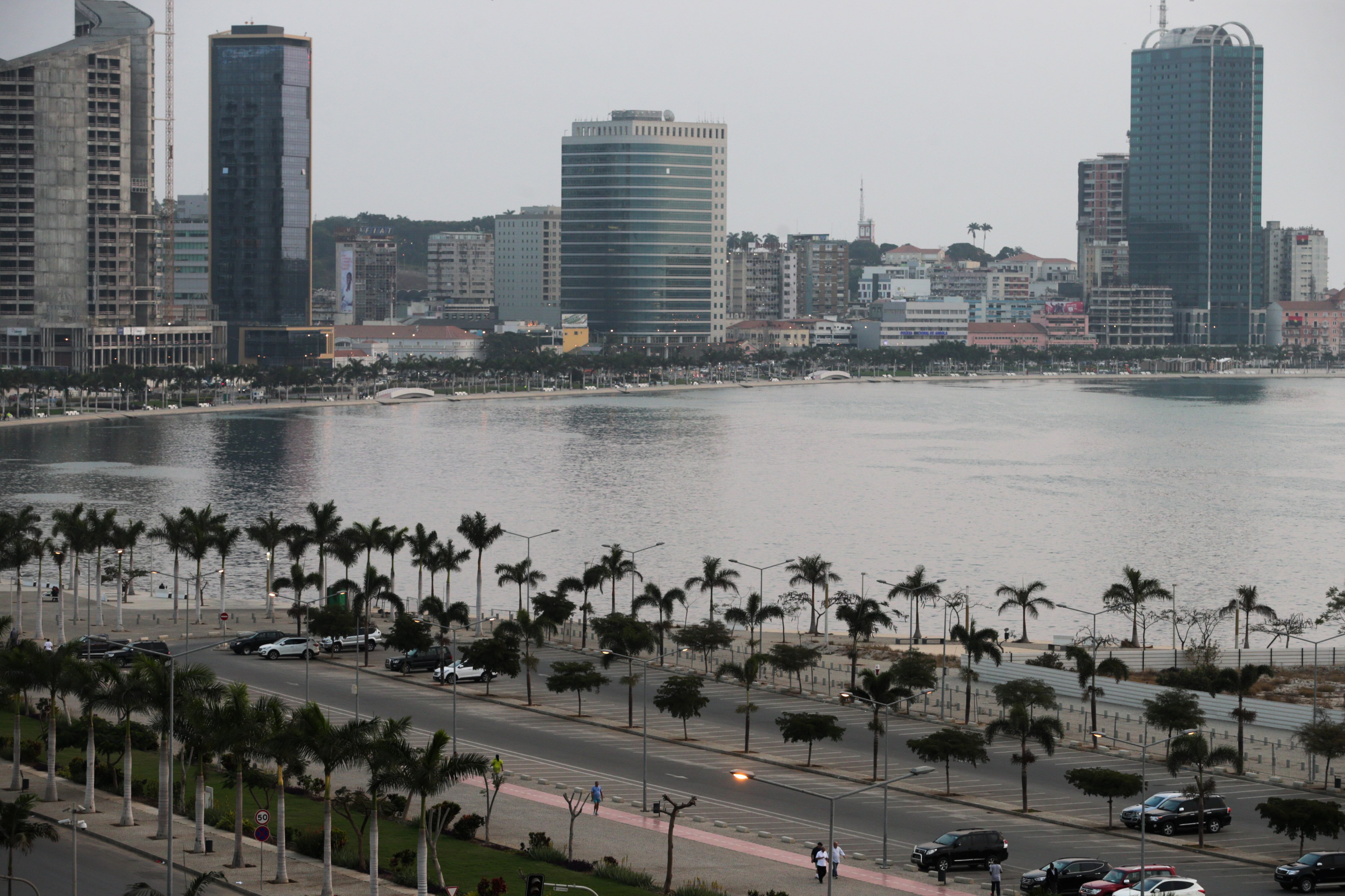Angola espera que mercados financeiros sejam mais favoráveis do que o FMI