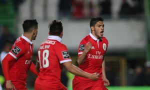 Líder Benfica vence em Setúbal com penálti nos descontos de Raúl Jiménez