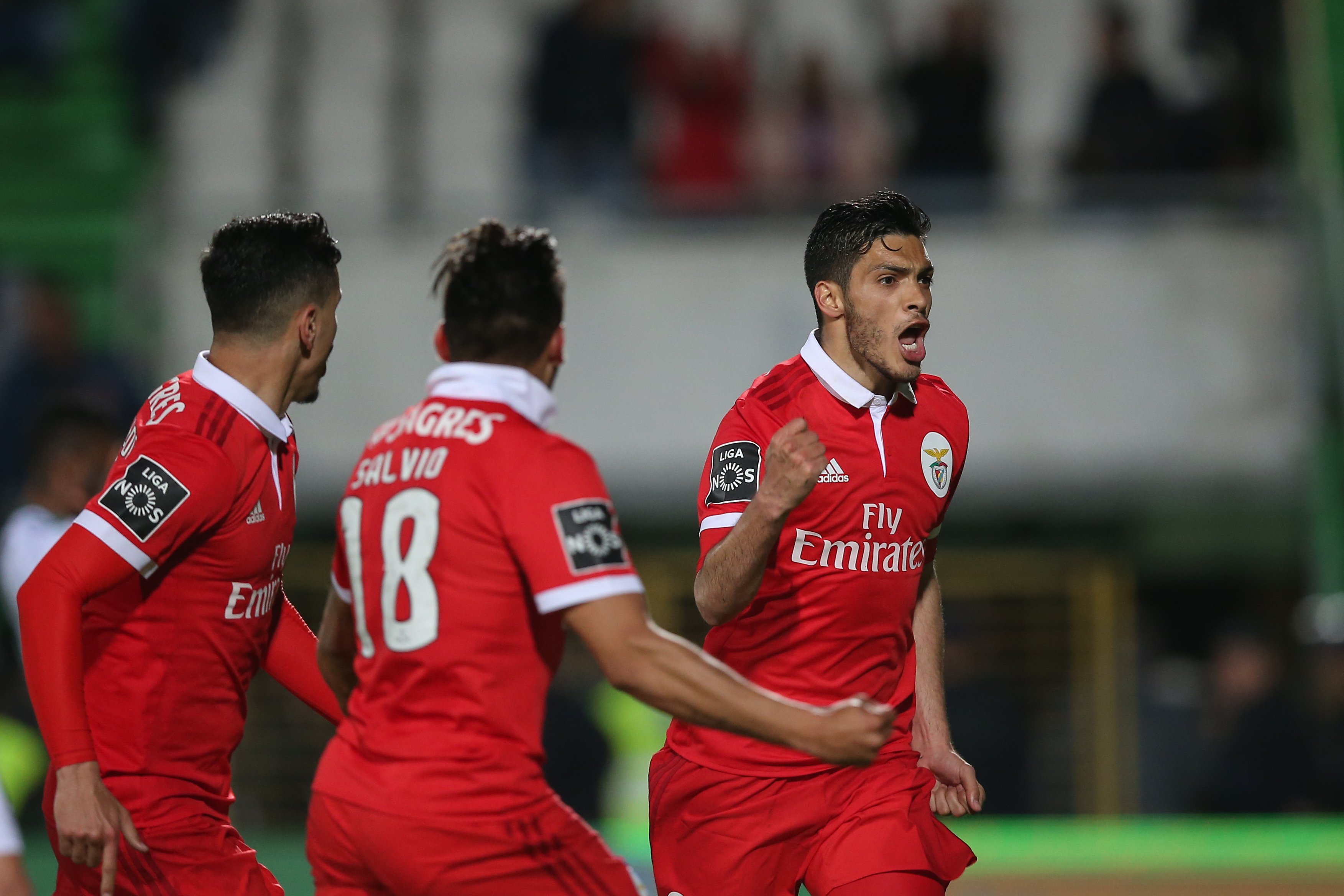 Líder Benfica vence em Setúbal com penálti nos descontos de Raúl Jiménez
