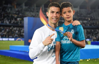 Com apenas 7 anos, filho de Cristiano Ronaldo já é &#8220;o melhor marcador da escola&#8221;