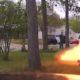 Video capta explosão de gás numa casa, no momento em que a polícia chega
