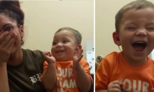 Menino de 2 anos &#8220;grita&#8221; de alegria ao ouvir a voz da mãe pela primeira vez