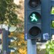 Video: Passadeiras molham peões que tentam atravessar com sinal vermelho