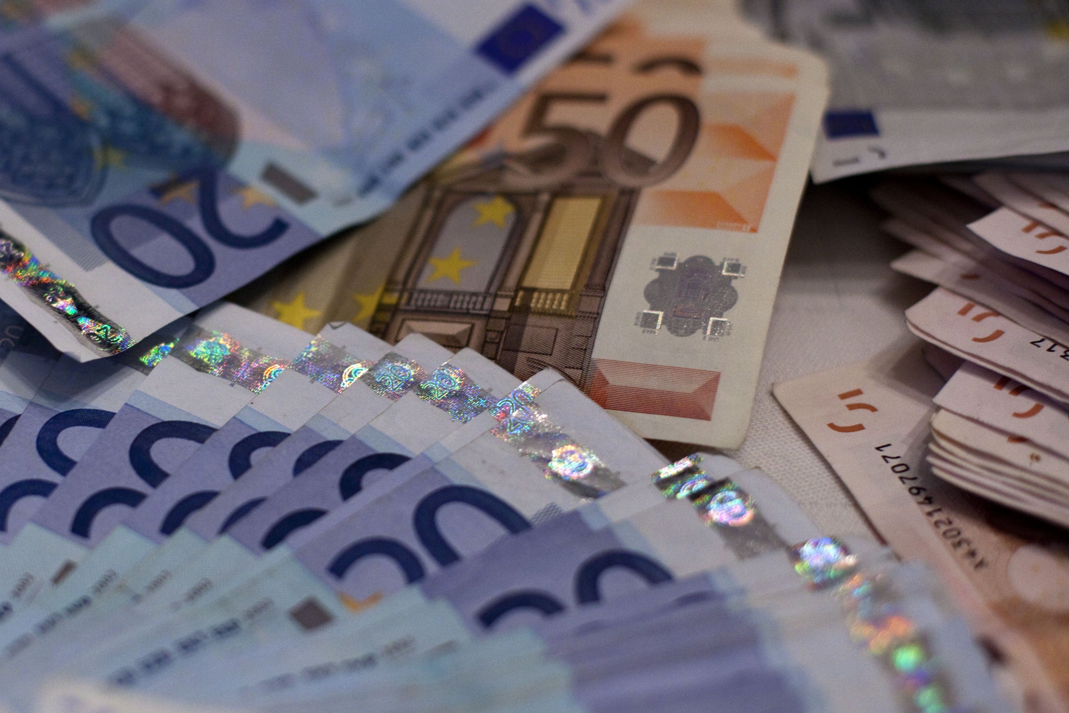 Comissão Europeia quer que despesa cresça menos de metade do que Governo prevê