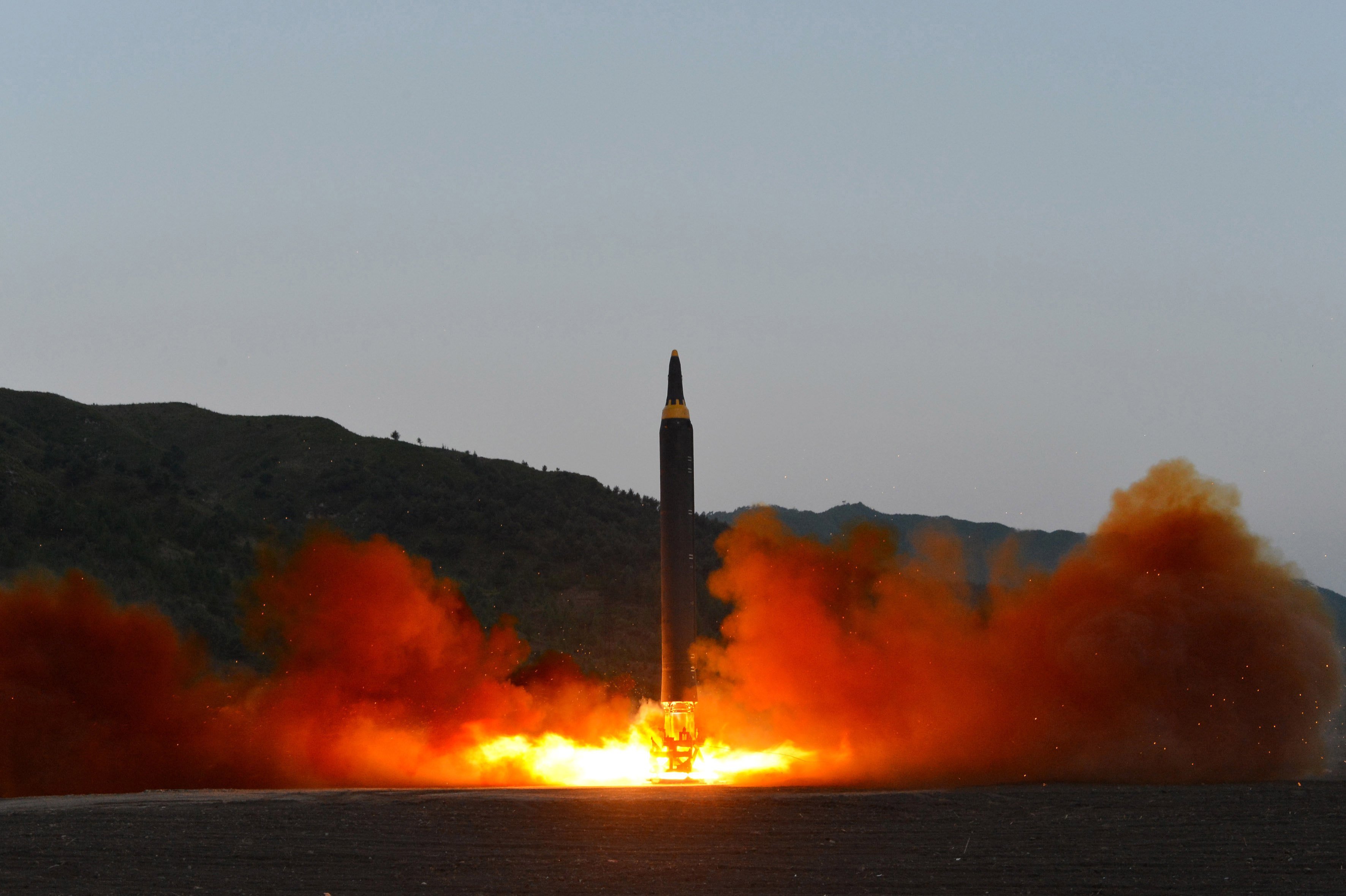 Pyongyang anuncia desmantelamento do seu complexo de testes nucleares este mês