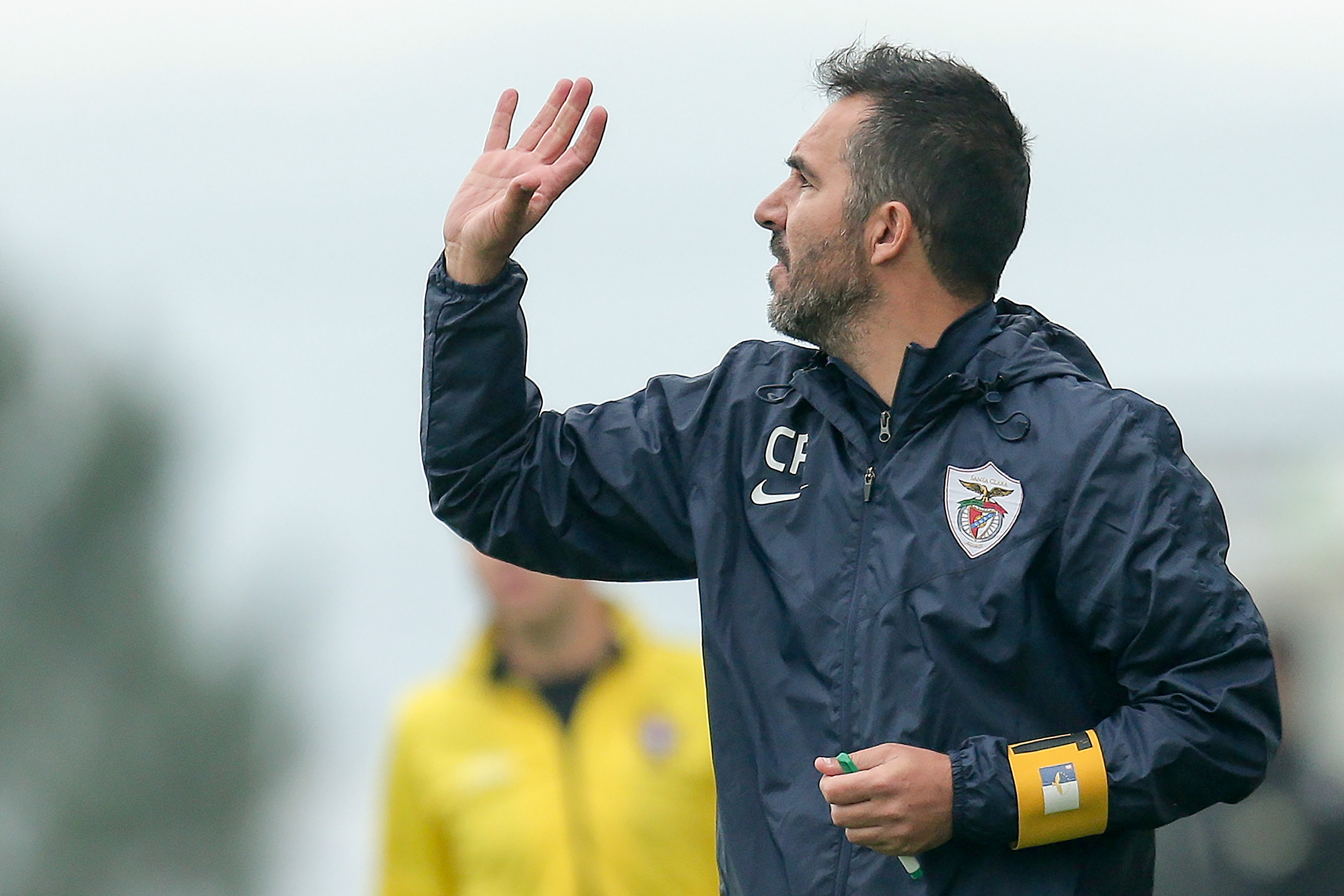 Carlos Pinto deixa comando técnico do Santa Clara após subida à I Liga