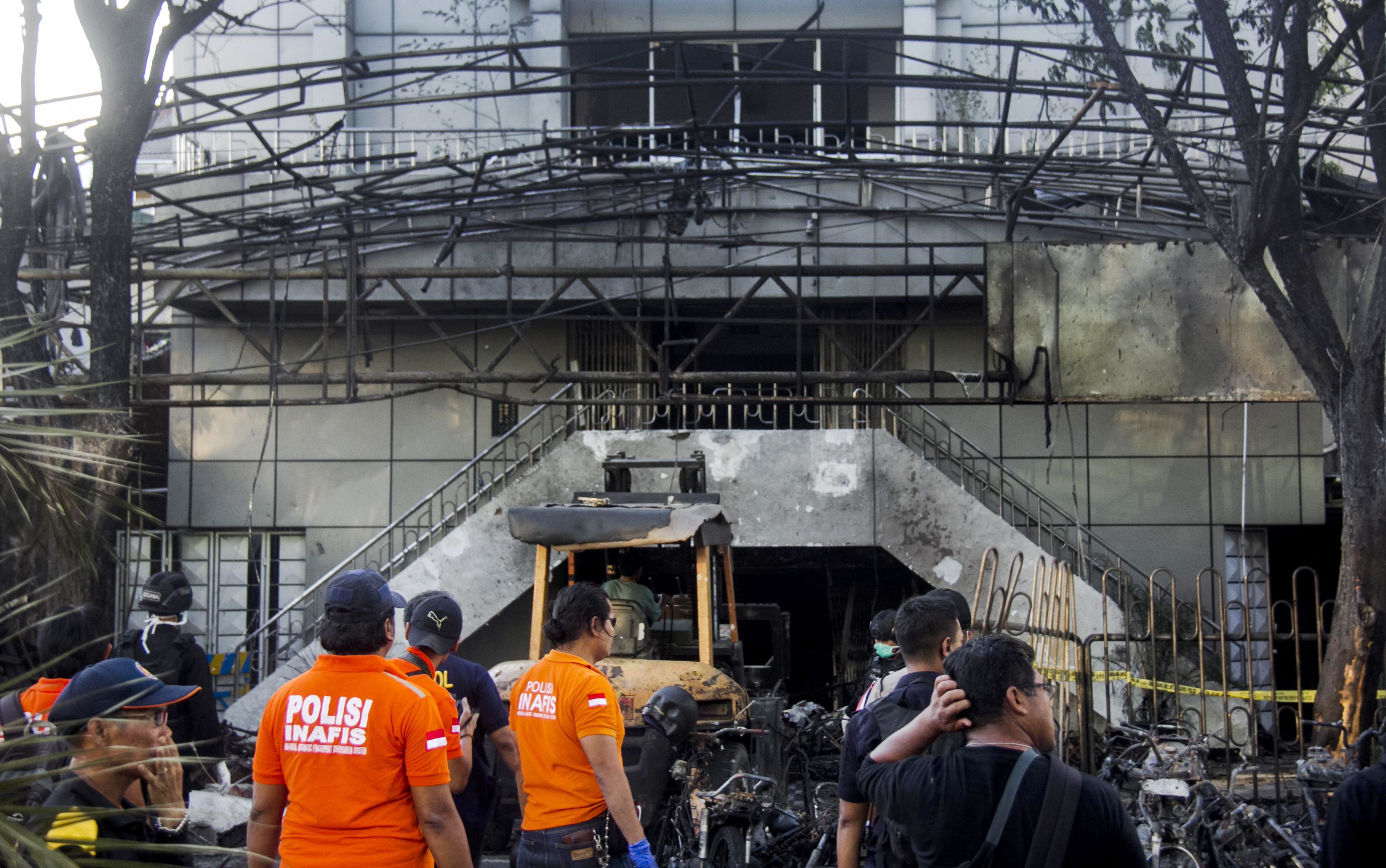 Estado Islâmico reivindica atentados bombistas a três igrejas na Indonésia