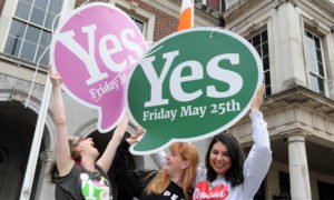Resultado do referendo ao aborto dá 66,4% a favor da legalização na Irlanda