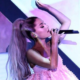 Ariana Grande celebra aniversário com noite de Karaoke