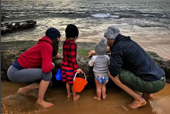 Depois da Eurovisão, Daniela Ruah passa momento com os filhos na praia