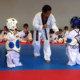 Video: Este &#8220;combate&#8221; de Taekwondo entre meninos de 3 anos é a coisa mais fofa