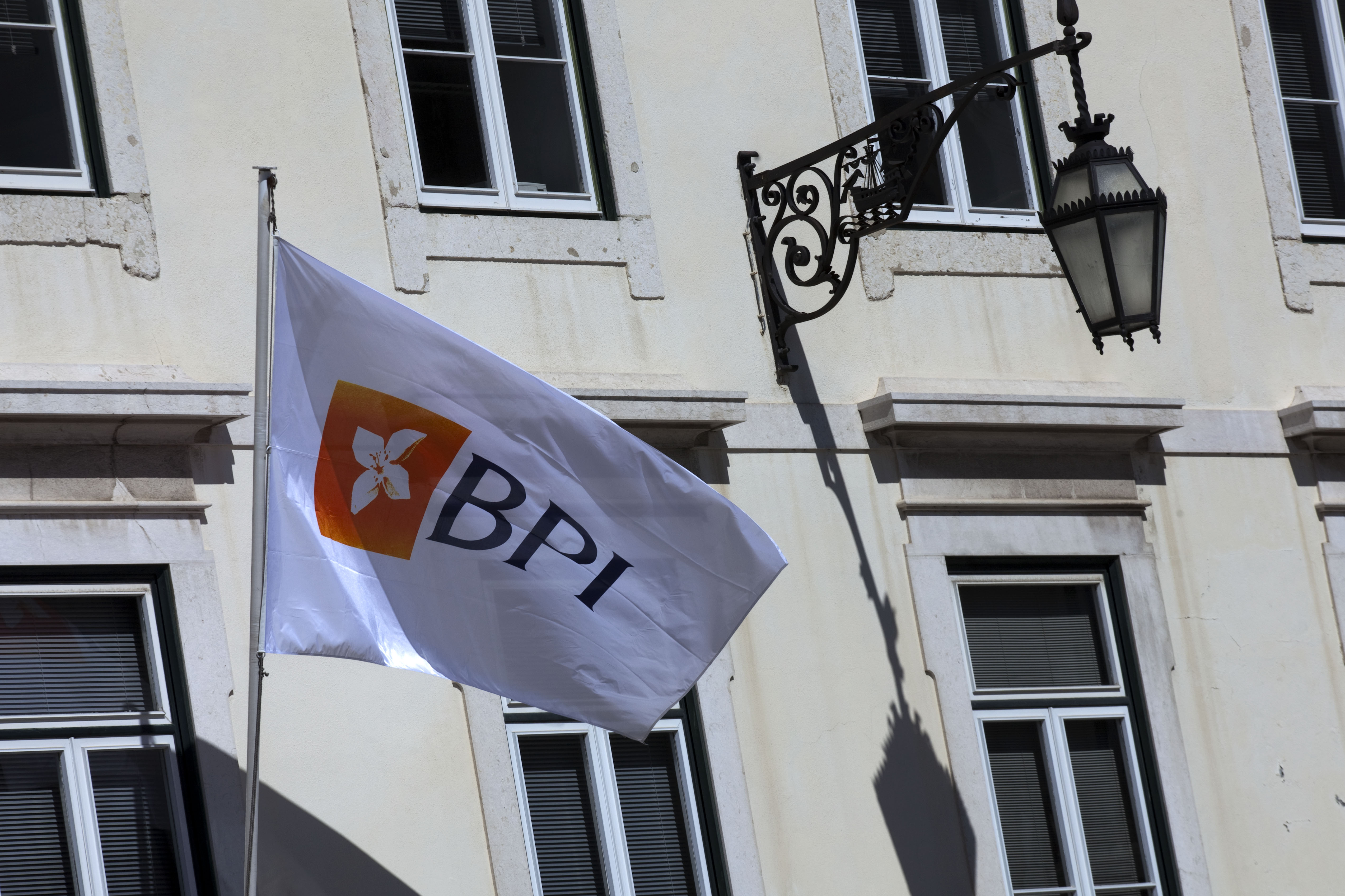 BPI marca assembleia-geral para votar retirada de bolsa e limite aos dividendos