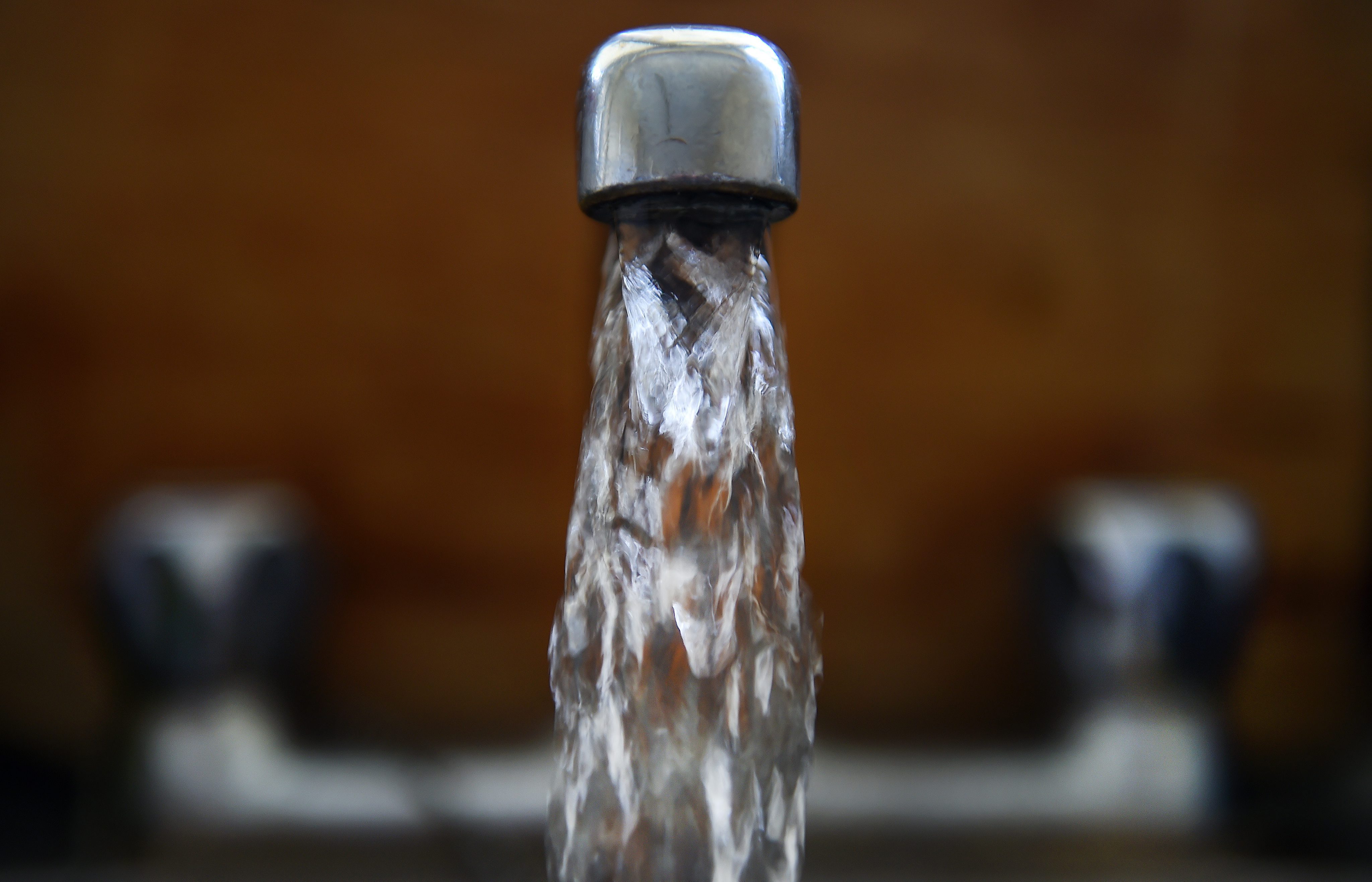Parlamento aprova lei para dar informação sobre qualidade da água na fatura
