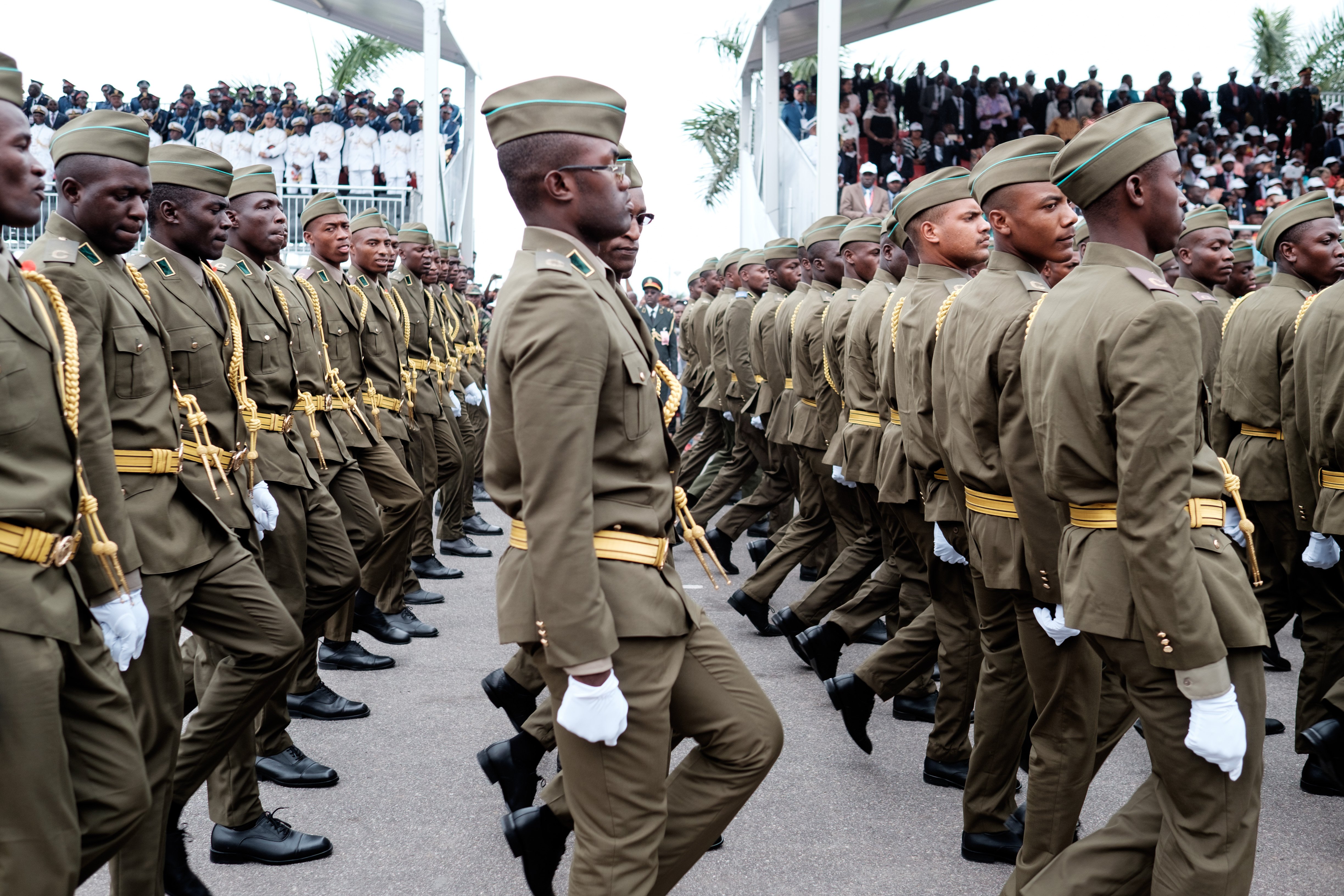 Governo angolano prevê cortar para metade despesas com a Defesa até 2022
