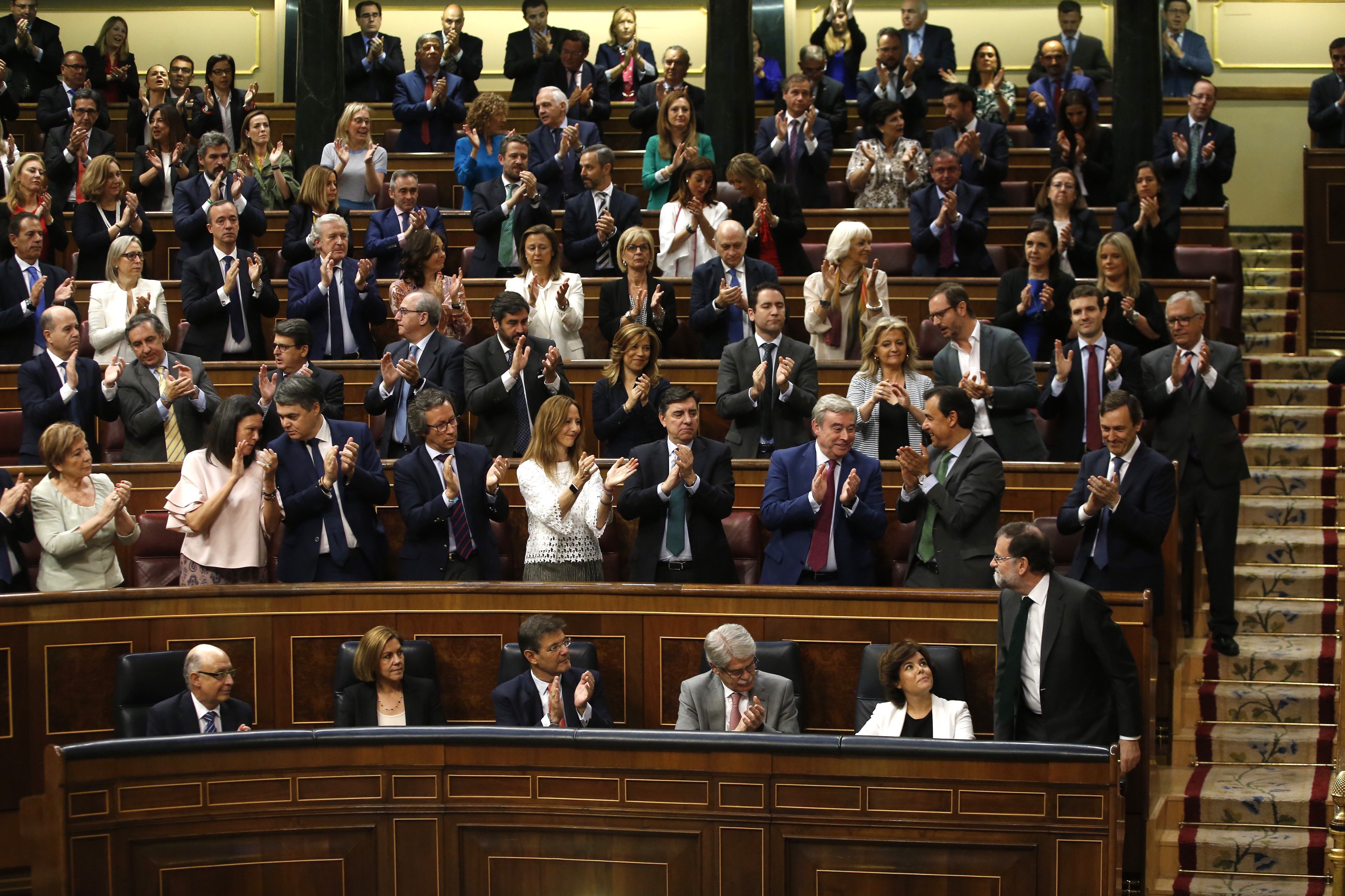Parlamento espanhol aprova moção de censura que afasta Rajoy e elege Sánchez