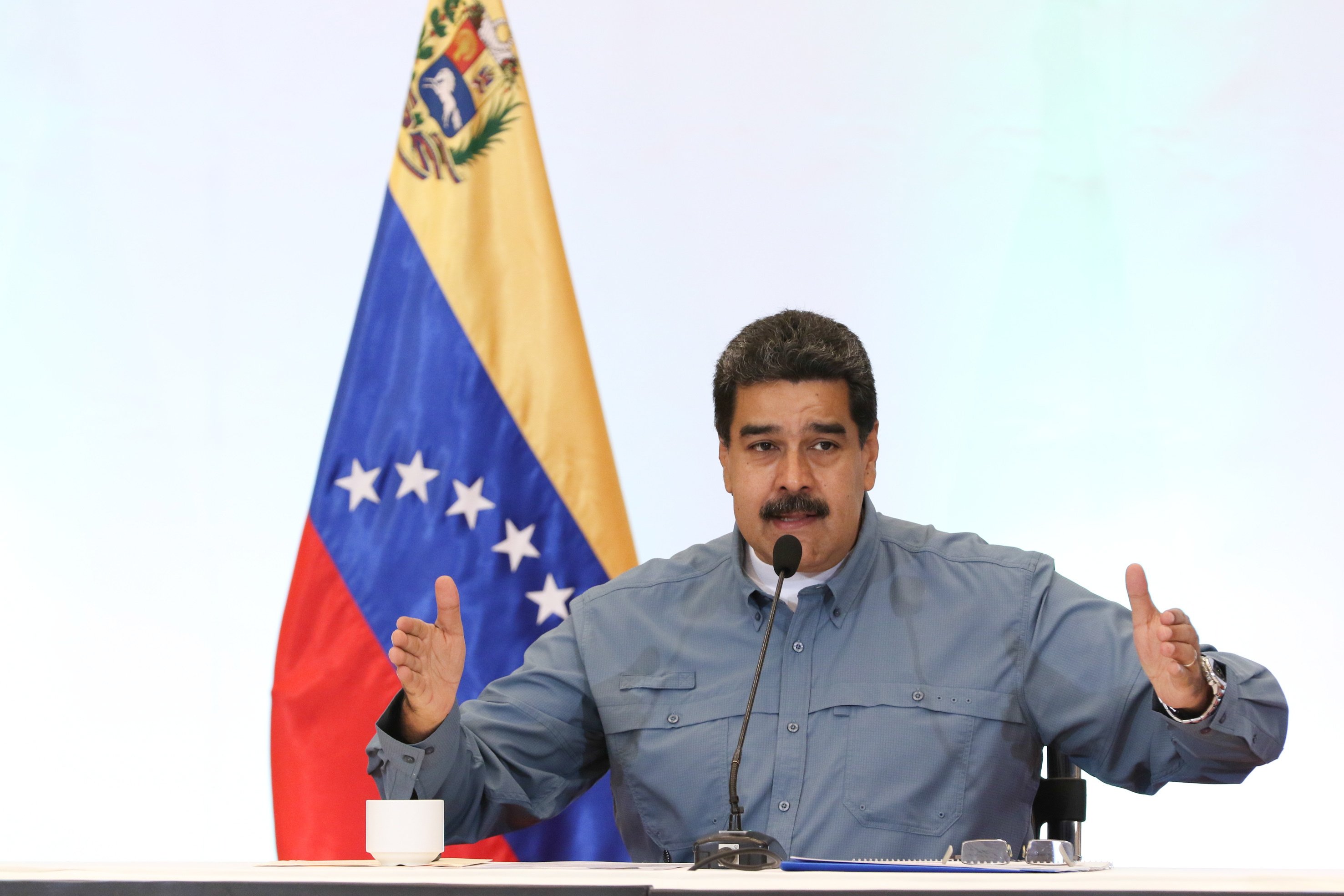 Presidente venezuelano reforma gabinete e designa 11 ministros através do Twitter