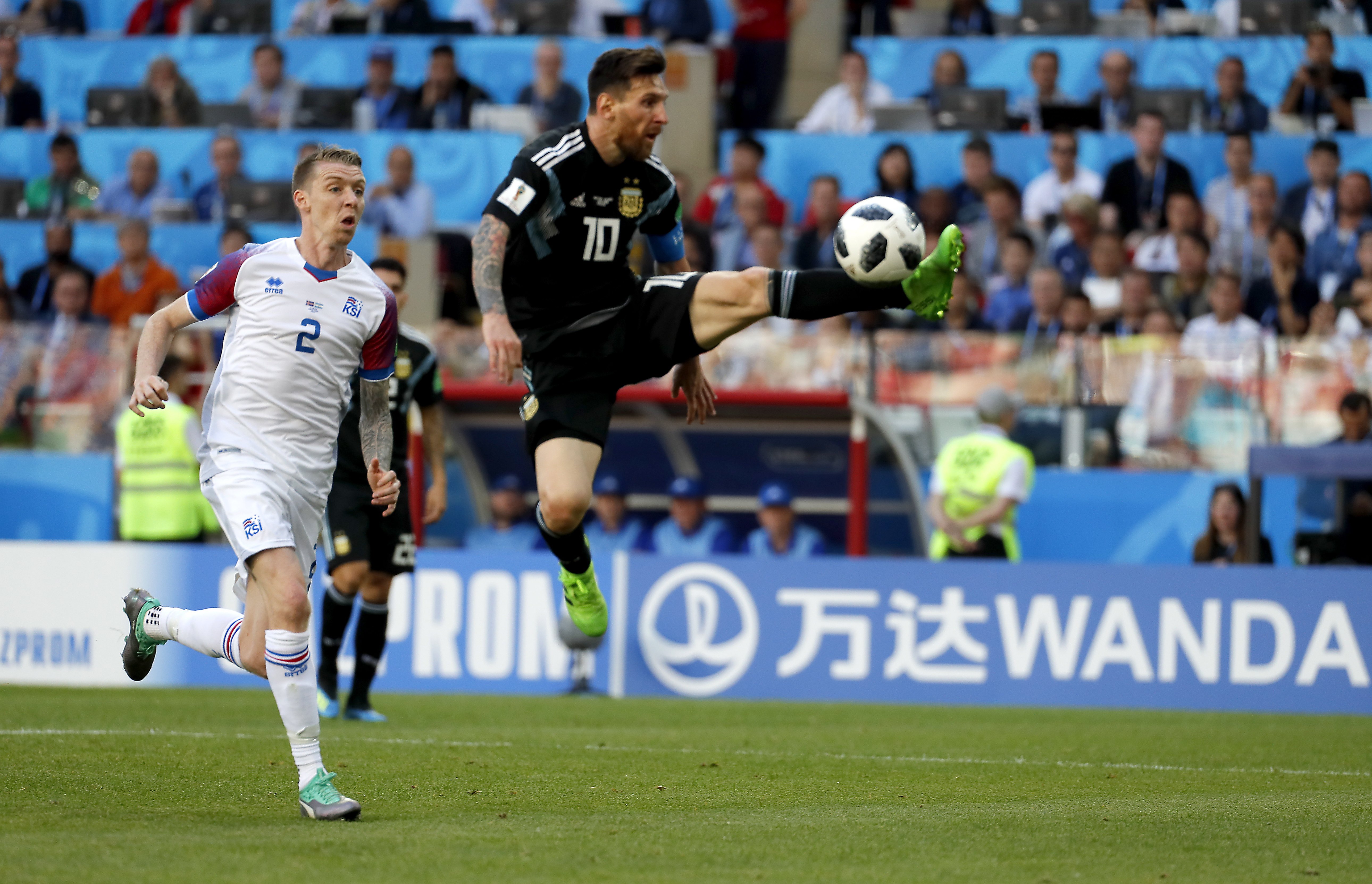 Messi falha penálti e Argentina empata com Islândia