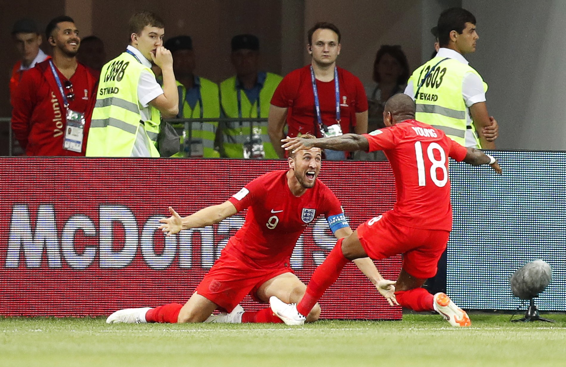 Kane marca nos descontos e Inglaterra vence Tunísia na estreia