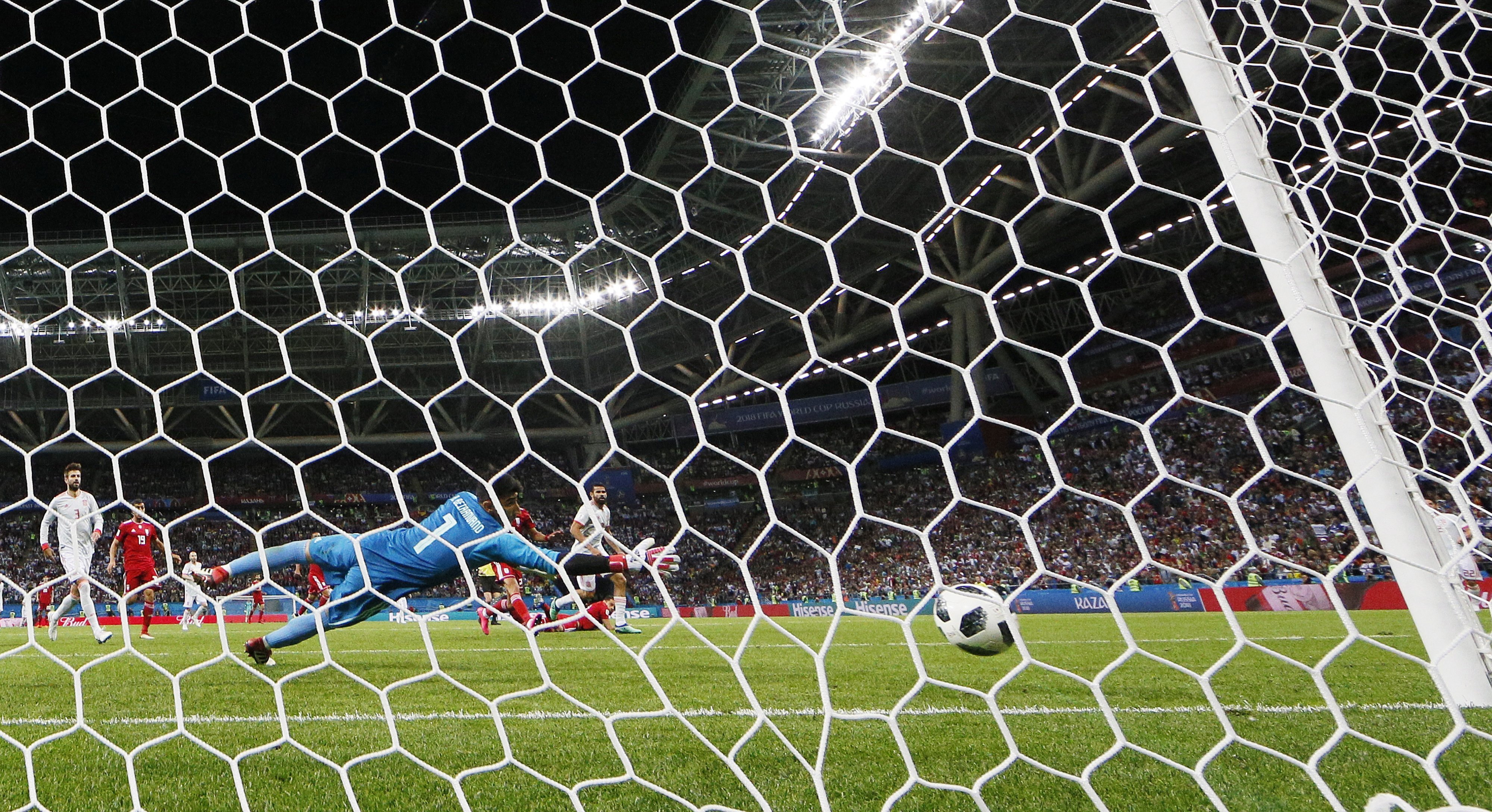Espanha bate Irão, com golo feliz de Diego Costa