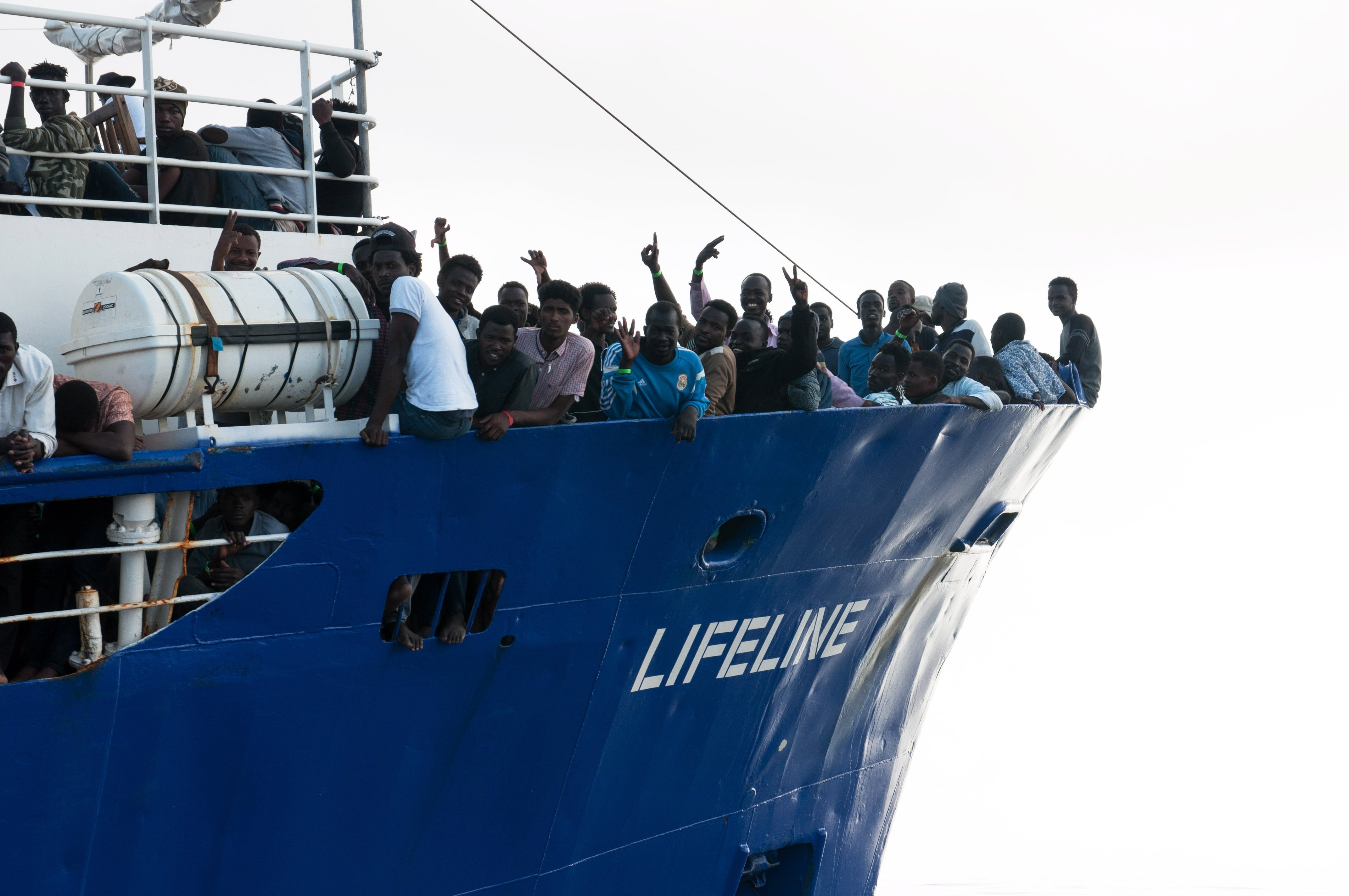 Portugal vai receber imigrantes do navio &#8216;Lifeline&#8217;