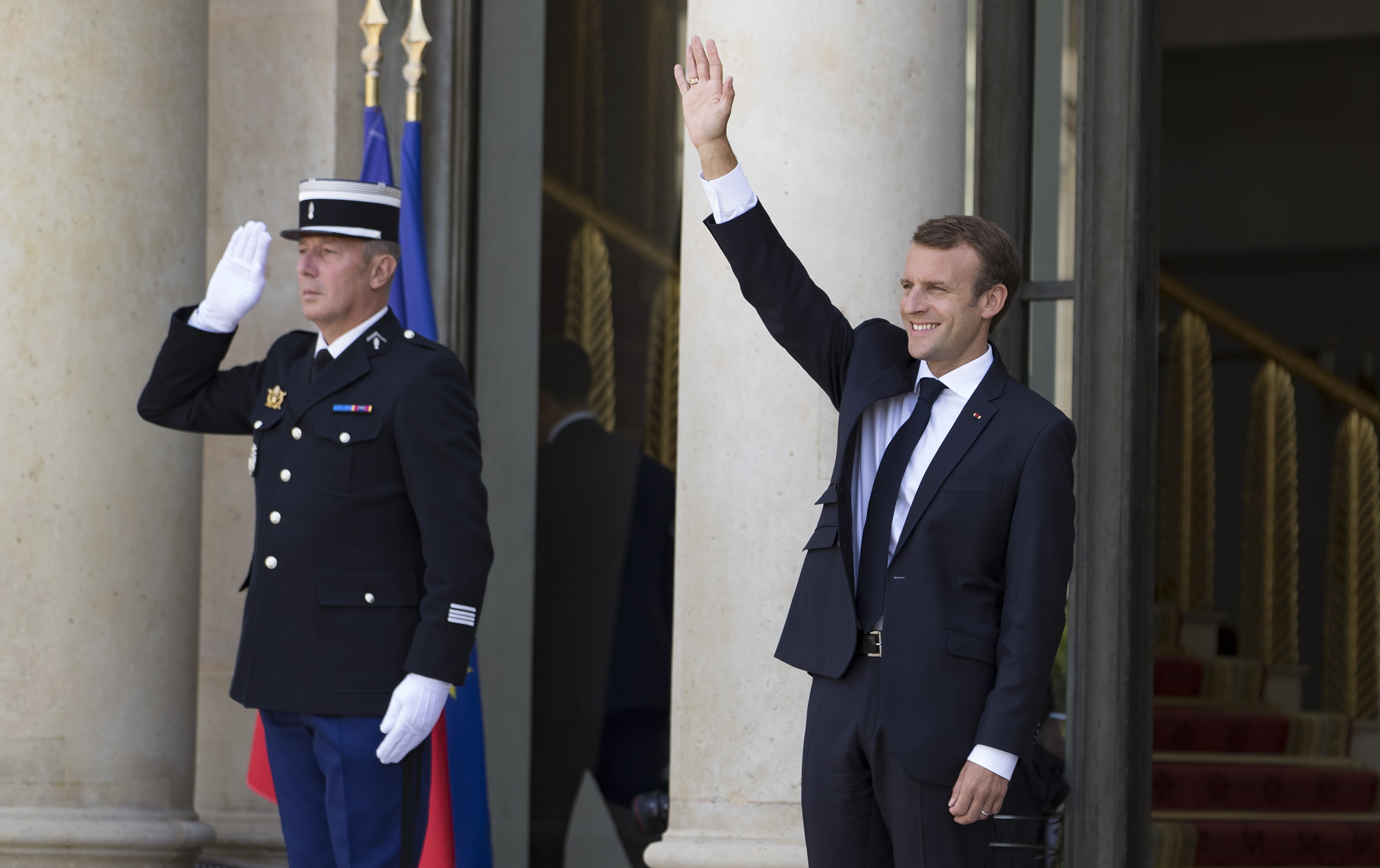 Macron a favor de sanções financeiras a quem recusar acolhimento a migrantes