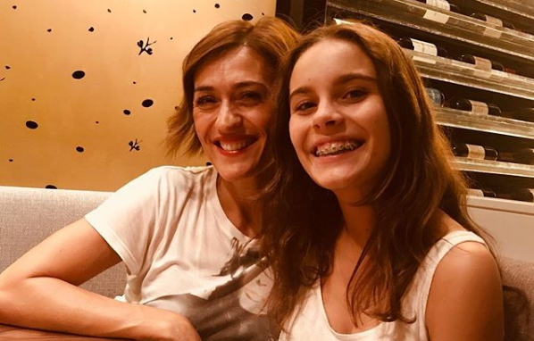 Fátima Lopes e filha deslumbram em biquíni e os fãs afirmam: &#8220;Parecem irmãs&#8230;&#8221;