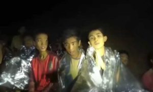 Novo vídeo mostra as 12 crianças presas na gruta: &#8220;Estamos bem&#8230;&#8221;