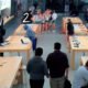 Video: Jovens &#8220;limpam&#8221; 23.000€ em telefones e portáteis em loja da Apple