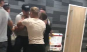 Video: Dois irmãos de 17 e 20 anos agrediram gerente de McDonald&#8217;s