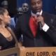 Video: Pastor apalpa Ariana Grande no funeral de Aretha Franklin