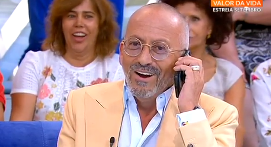 Video: Manuel Luís Goucha atende telefonema do marido em direto: &#8220;Oh Rui&#8230;&#8221;