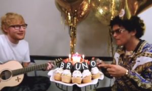 Bruno Mars &#8216;contratou&#8217; Ed Sheeran para cantar para si no aniversário