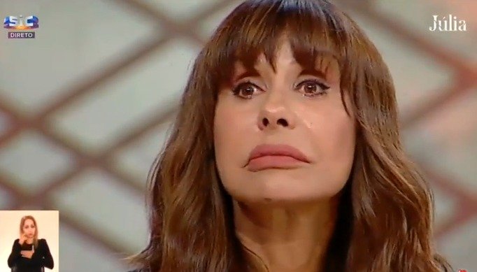 Video: Manuela Moura Guedes em lágrimas ao recordar problema de saúde: &#8220;Fiquei com buracos na cara&#8230;&#8221;