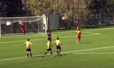 Video: Árbitro enganou-se e jovem jogador falha penalti de propósito
