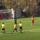 Video: Árbitro enganou-se e jovem jogador falha penalti de propósito