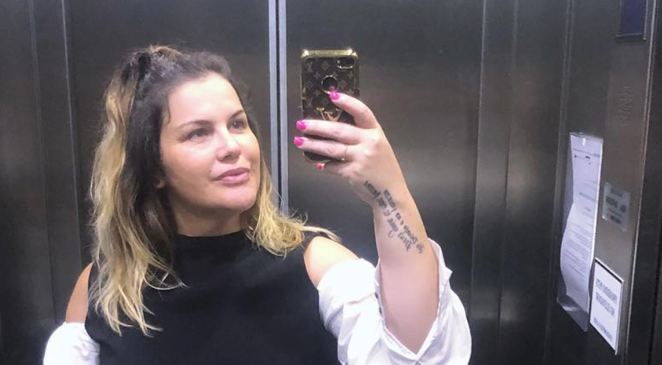 &#8220;Tem roupa tão bonita para grávida, por favor&#8230;.&#8221;: Katia Aveiro responde a fã nas redes sociais