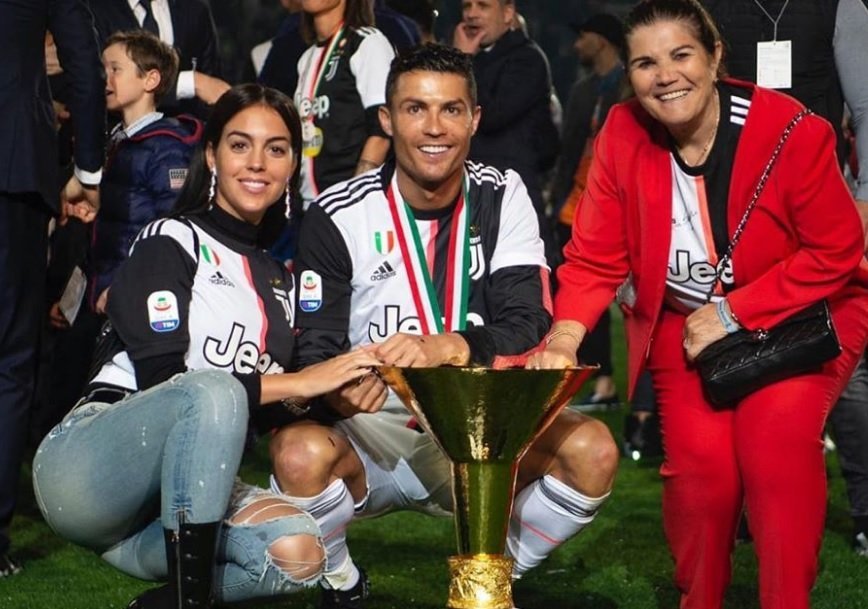 Cristiano Ronaldo feliz ao lado da mãe, do filho e da namorada : &#8220;&#8230;Momentos bonitos com os meus amores&#8221;