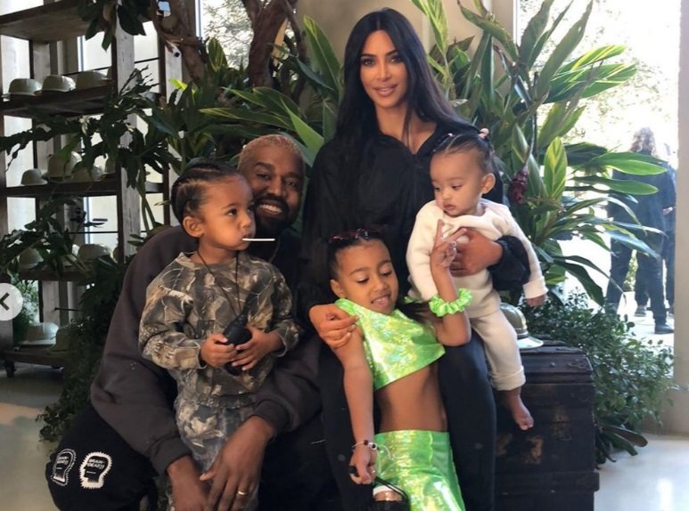 Nasceu o 4º filho de Kim Kardashian e Kanye West, o segundo de barriga de aluguer