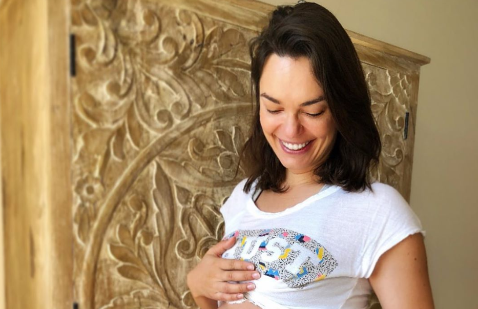 Prestes a ser mãe pela primeira vez, Melânia Gomes mostra o &#8220;barrigão&#8221;