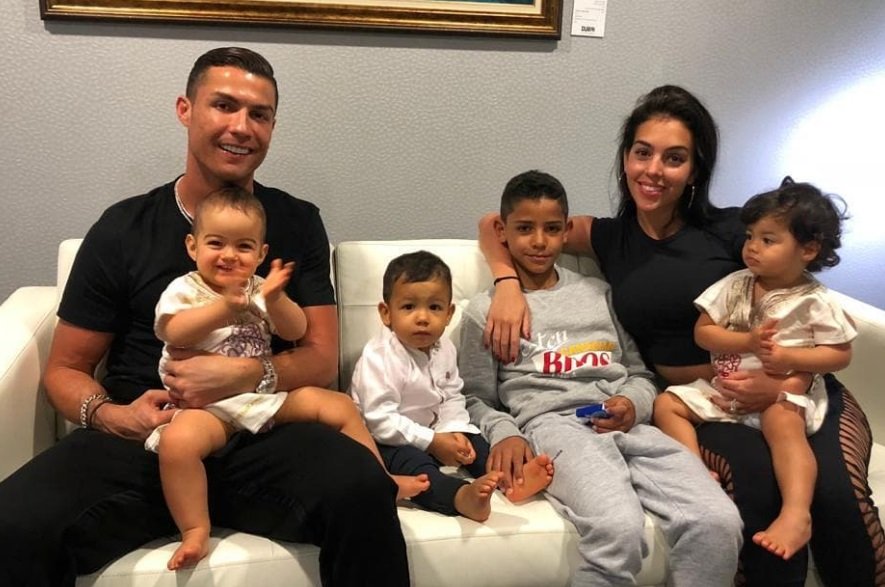 A reação amorosa de Cristiano Ronaldo à nova foto de Georgina com os filhos