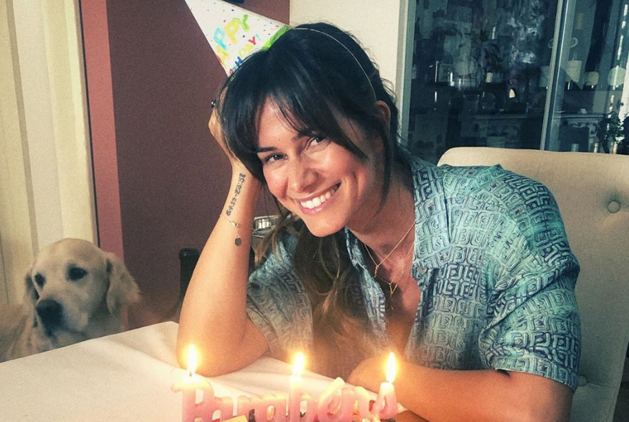 Video: Veja a festa e o bolo de aniversário de Cláudia Vieira